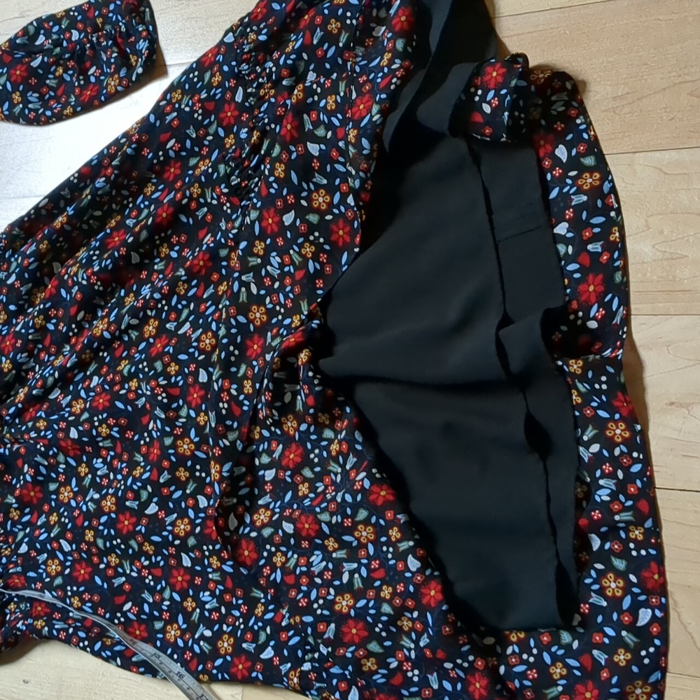 A.L.C. Black Floral Plunge Neck Dress 100% Silk Size 2 - Picture 13 of 14